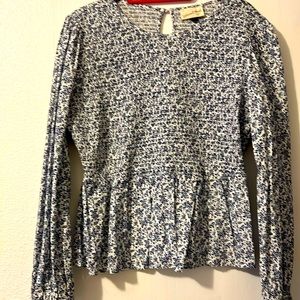 Brand new. Universal Thread long sleeve crop top. Elastic stretch across bust